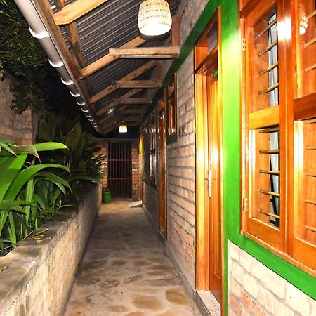 Iziba Lodge - Hoima Екстер'єр фото